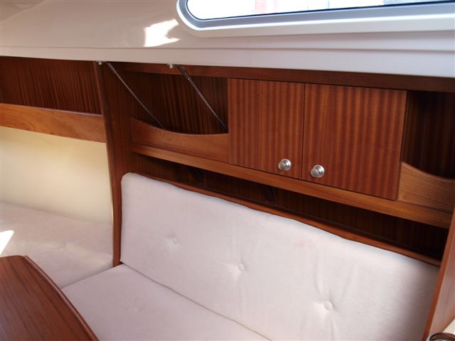 TES 24' 720BT interior