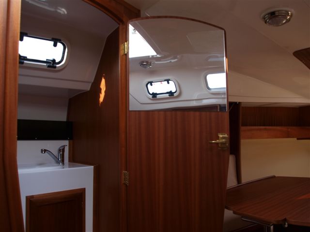 TES 24' 720BT interior