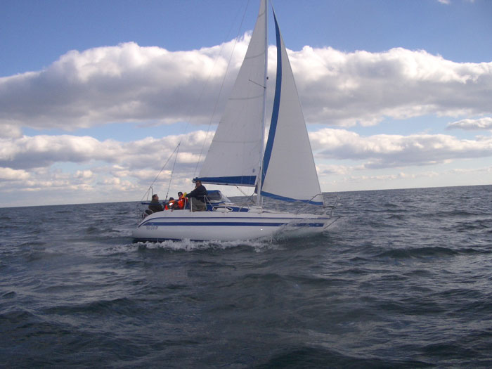 TES 24' 720BT sailing