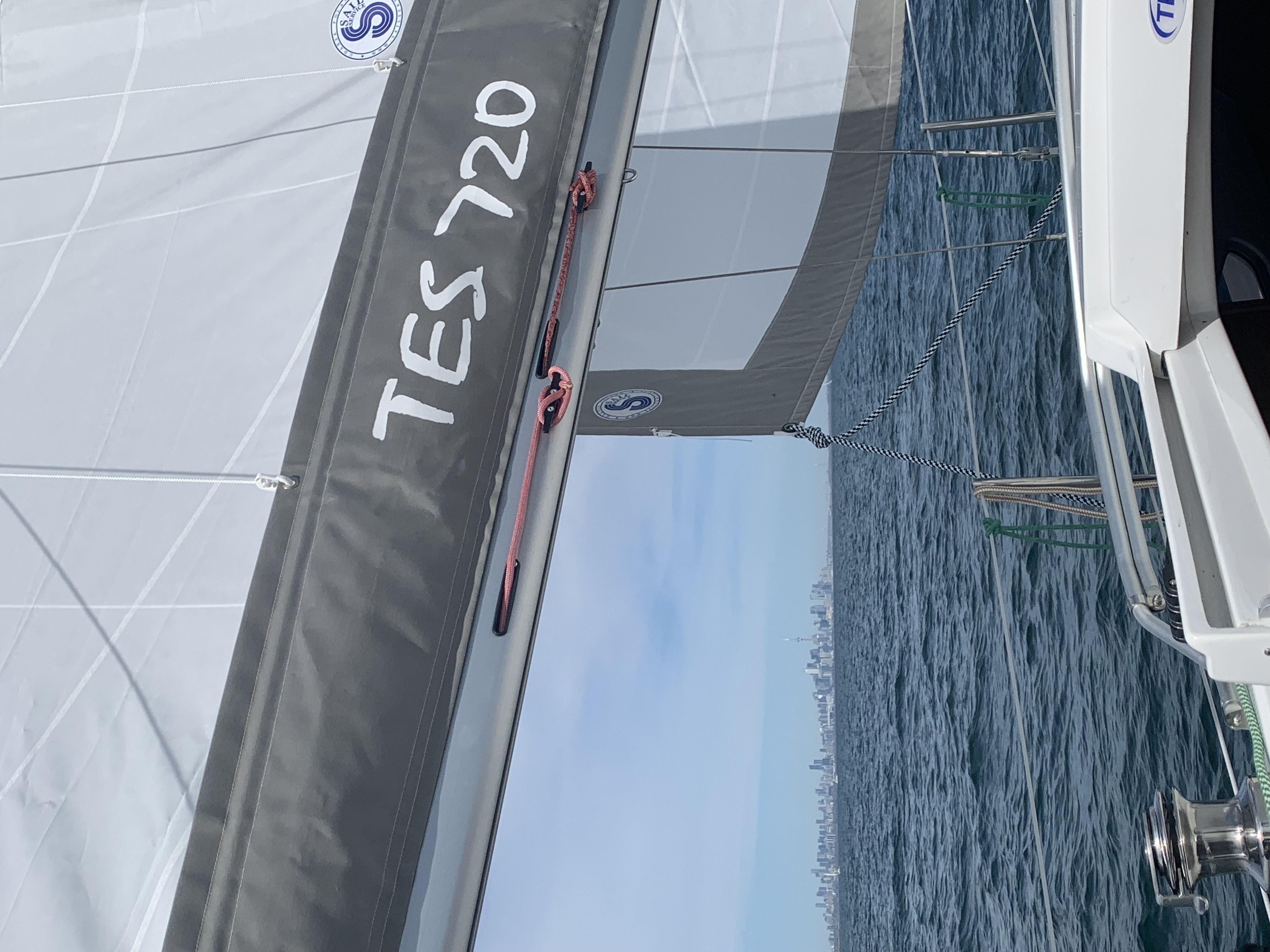 TES 24' 720BT sailing in Toronto