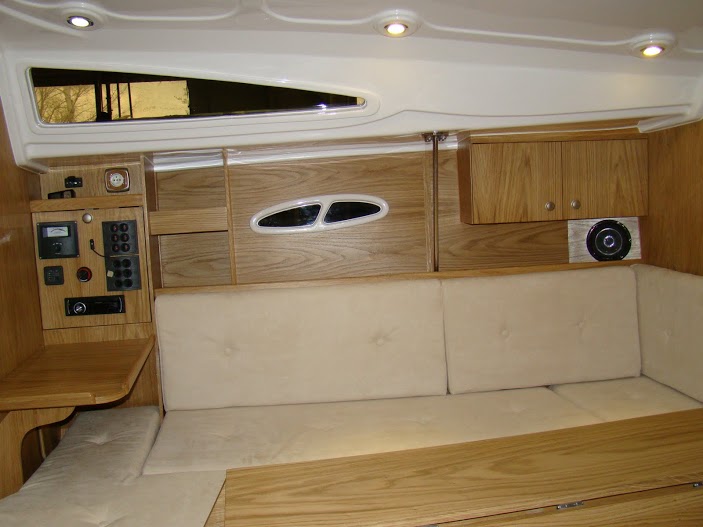 TES 28' Magnam interior