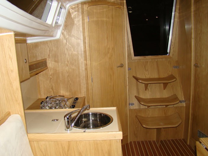 TES 28' Magnam interior